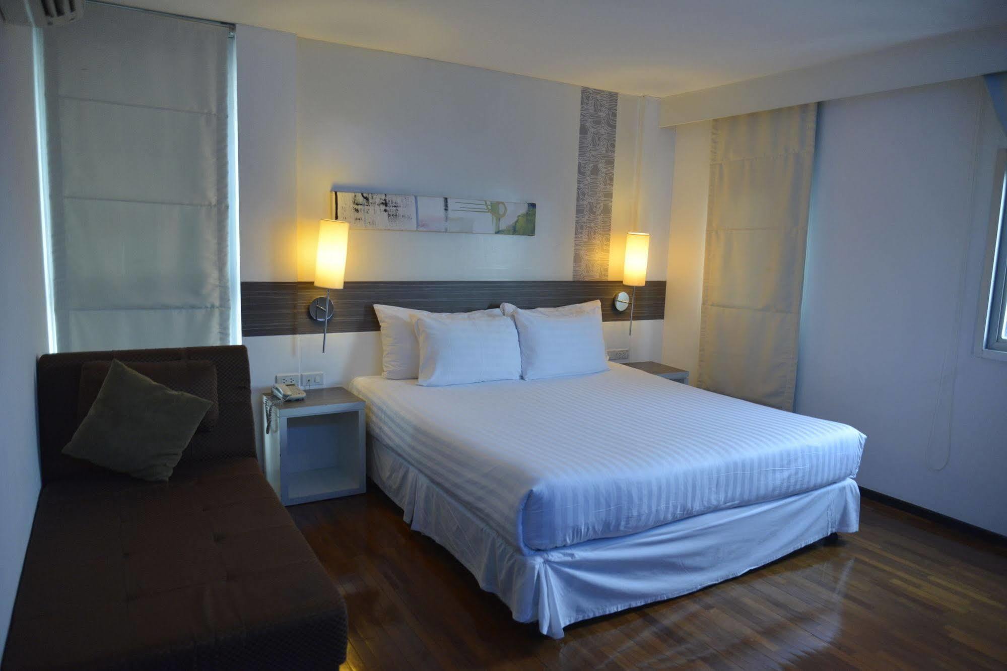 The Mini R Ratchada Hotel Bangkok Buitenkant foto