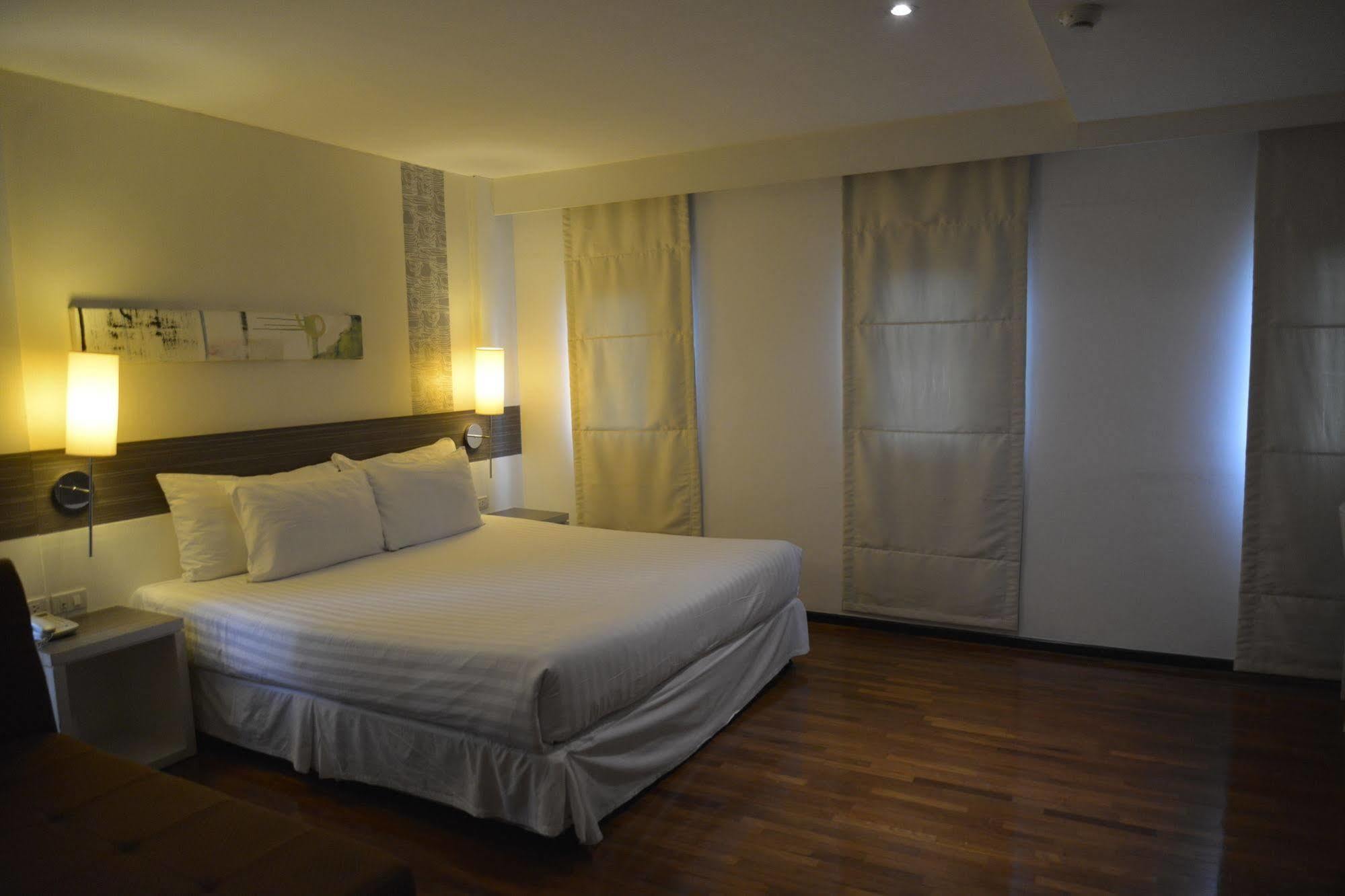 The Mini R Ratchada Hotel Bangkok Buitenkant foto